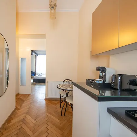 Aparthotel Trinoble Weiss - Boutique In Old Town 3*