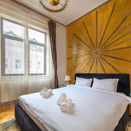 Trinoble Weiss - Boutique In Old Town Aparthotel