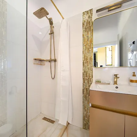 Trinoble Weiss - Boutique In Old Town Apartahotel Braşov