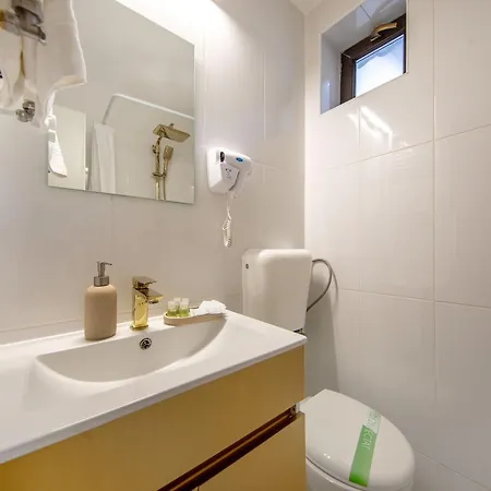 Aparthotel Trinoble Weiss - Boutique In Old Town 3*
